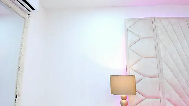 Derek and Skarlet online show from October 12, 2025, 4:06 pm