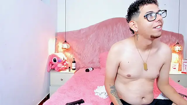 Derek and Skarlet online show from November 29, 2025, 3:04 pm