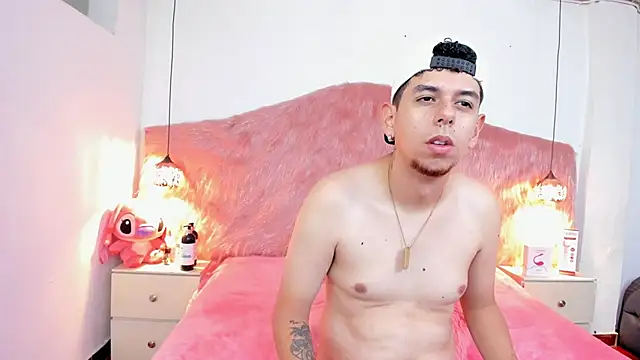 Derek and Skarlet online show from February 9, 2026, 3:27 pm