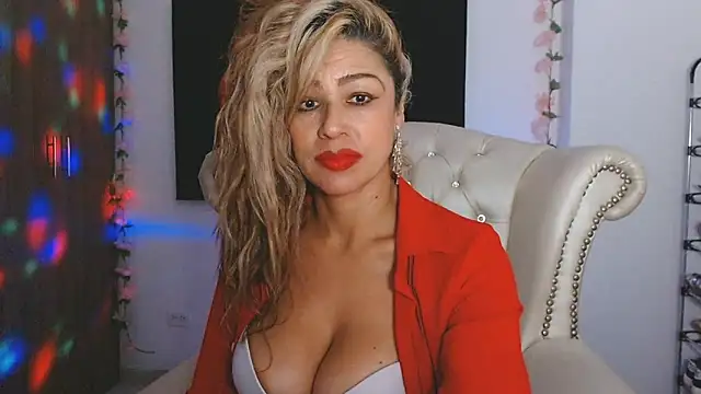 Isabelhot1 online show from April 14, 2026, 8:15 pm