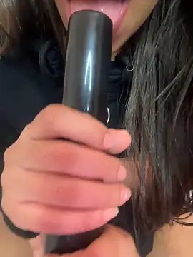 laptrona-lolo online show from February 9, 2025, 9:06 pm