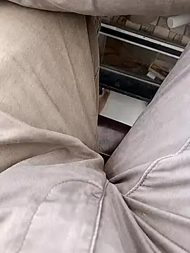 Snapshot of You_are__mine_ chatting on October 21, 2025, 4:46 am You are mine online show from October 21, 2025, 4:46 am