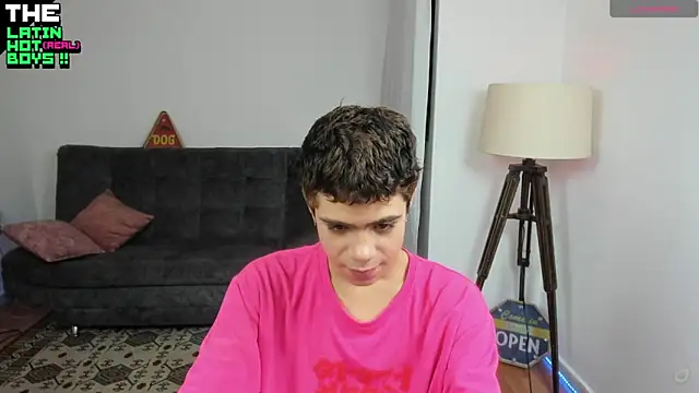 MyLatinHotBoys online show from December 13, 2024, 8:09 am