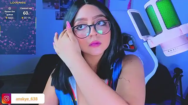 Snapshot of AnngelaSkye chatting on February 8, 2026, 6:39 am AnngelaSkye online show from February 8, 2026, 6:39 am