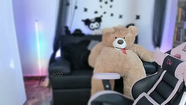 Naomii Soto online show from March 18, 2026, 10:35 pm