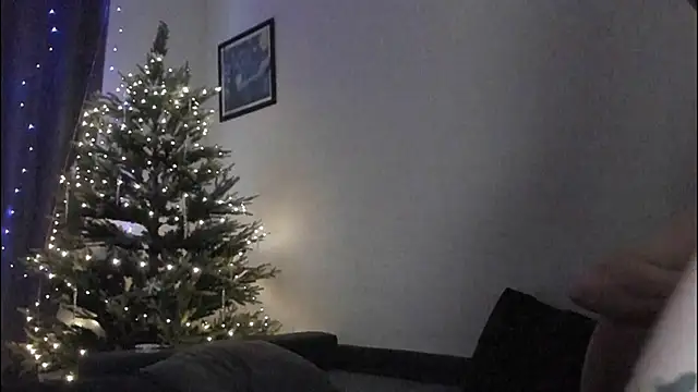 Snapshot of Emmy_m00n chatting on December 27, 2024, 4:26 am Emmy m00n online show from December 27, 2024, 4:26 am