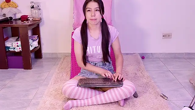 Snapshot of pink_flower_ chatting on September 23, 2025, 10:46 pm pink flower  online show from September 23, 2025, 10:46 pm