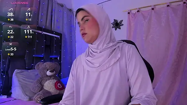 AishaAmin  online show from December 26, 2024, 3:42 pm