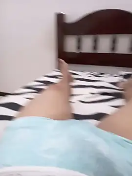 Snapshot of maikinhopL chatting on February 2, 2025, 4:05 am maikinhopL online show from February 2, 2025, 4:05 am