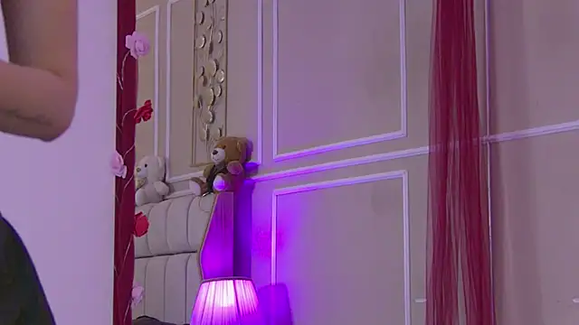 SerenaBennet online show from March 31, 2026, 11:10 am