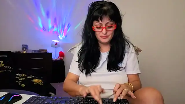 YourDreamLoverr online show from January 5, 2026, 11:30 pm