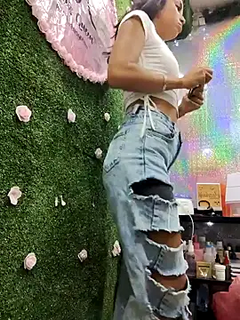 Snapshot of Anifer chatting on December 14, 2024, 3:04 pm Anifer online show from December 14, 2024, 3:04 pm