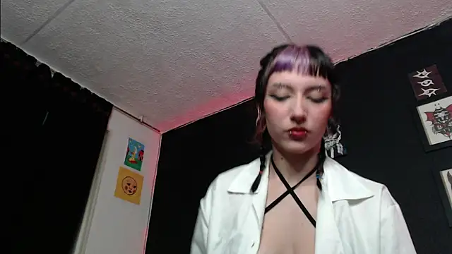 Snapshot of niakat_ chatting on January 17, 2025, 1:03 pm niakat  online show from January 17, 2025, 1:03 pm