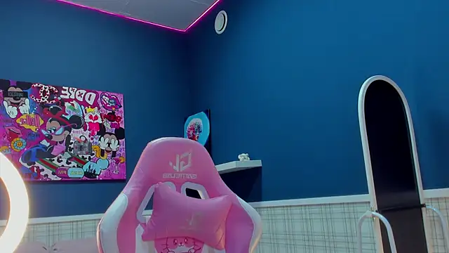 Angel Sapphire  online show from April 7, 2026, 3:23 pm