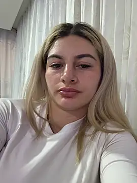 AtheneaRossi online show from February 18, 2026, 11:44 pm