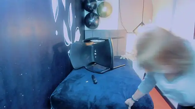 ScarletHoot  online show from December 4, 2024, 6:17 pm