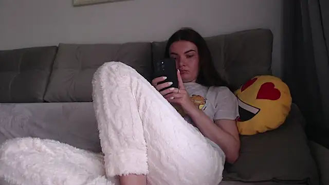  JustmeHere  online show from May 20, 2026, 5:24 am