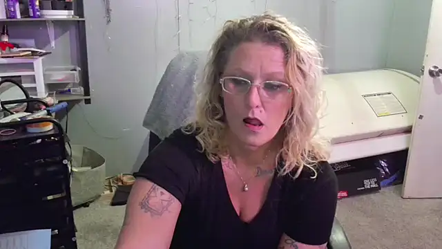 Snapshot of Lisalovely6981 chatting on February 2, 2025, 5:15 pm Lisalovely6981 online show from February 2, 2025, 5:15 pm