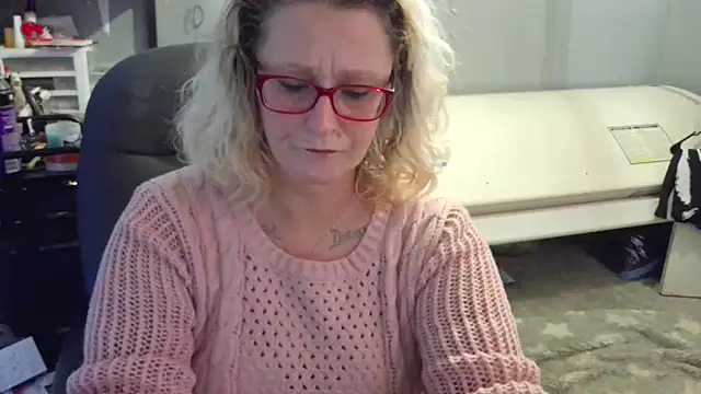 Snapshot of Lisalovely6981 chatting on February 7, 2025, 7:17 pm Lisalovely6981 online show from February 7, 2025, 7:17 pm