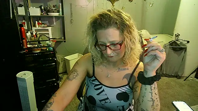 Snapshot of Lisalovely6981 chatting on February 15, 2025, 11:03 pm Lisalovely6981 online show from February 15, 2025, 11:03 pm