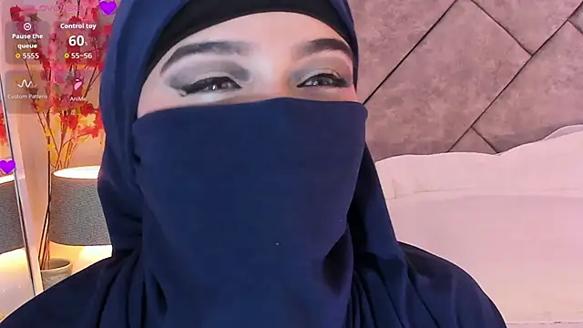 anna-henao online show from December 13, 2025, 7:53 pm