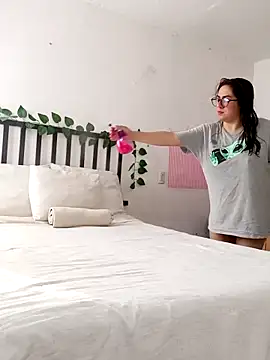 Celestte22 online show from April 9, 2026, 3:17 pm