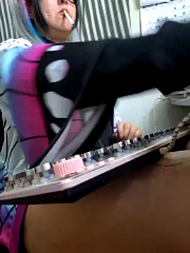 Snapshot of Derry_Cooper chatting on April 3, 2026, 1:25 am Derry Cooper online show from April 3, 2026, 1:25 am