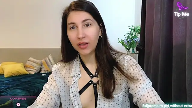 marrycolins online show from April 3, 2026, 2:31 am