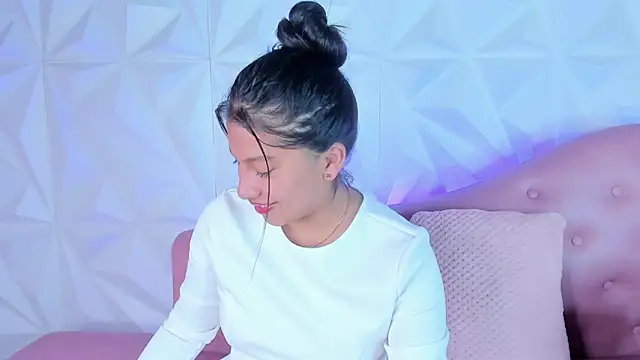 Snapshot of LinnaGardenia chatting on December 2, 2024, 12:18 pm LinnaGardenia online show from December 2, 2024, 12:18 pm