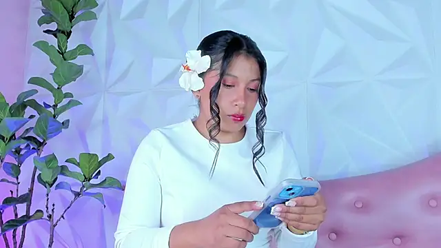 Snapshot of LinnaGardenia chatting on January 21, 2025, 1:54 pm LinnaGardenia online show from January 21, 2025, 1:54 pm