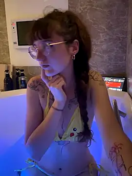 Snapshot of _foxygirl_ chatting on November 12, 2025, 2:17 pm foxygirl online show from November 12, 2025, 2:17 pm