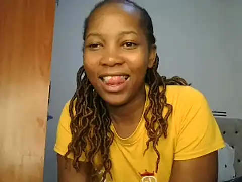 Snapshot of Petitiebooty chatting on February 21, 2025, 4:29 am Petitiebooty online show from February 21, 2025, 4:29 am
