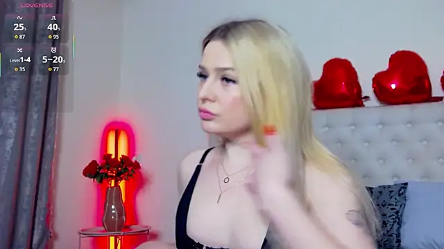 TamarraFox online show from February 15, 2026, 10:06 pm