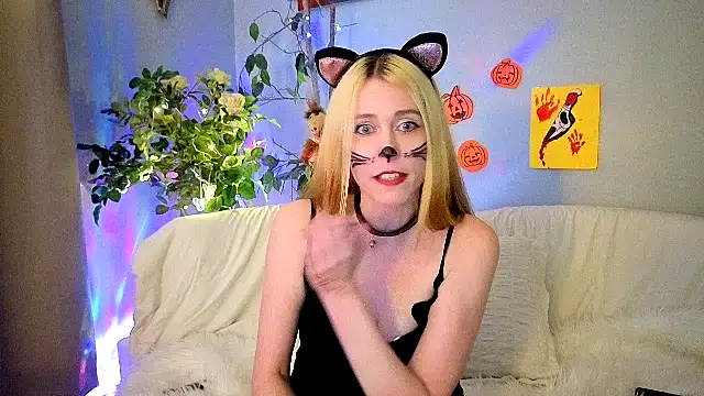 Snapshot of CanadianBeaver6969 chatting on November 1, 2025, 11:01 am CanadianBeaver6969 online show from November 1, 2025, 11:01 am