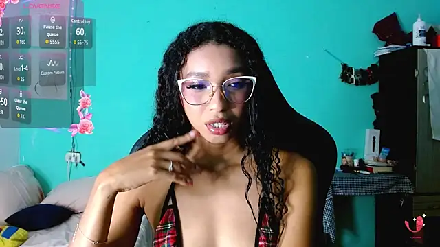 Snapshot of sensitive_brunette chatting on June 7, 2026, 12:15 am sensitive brunette online show from June 7, 2026, 12:15 am