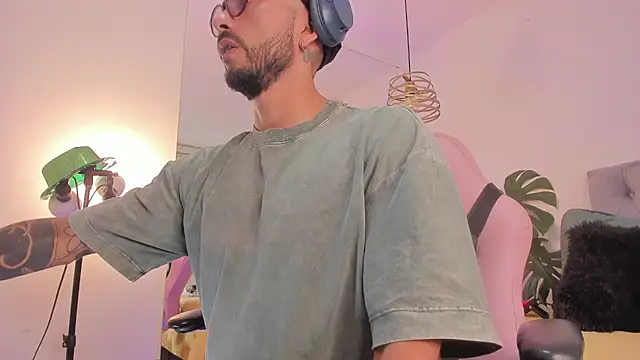 Tom cooper  online show from November 25, 2025, 1:11 pm