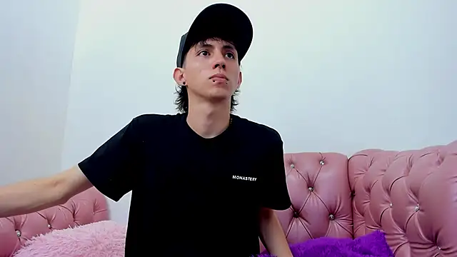 Snapshot of JeanRam18 chatting on March 21, 2025, 7:57 pm JeanRam18 online show from March 21, 2025, 7:57 pm