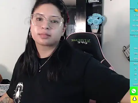 Snapshot of mollyshake1 chatting on December 18, 2024, 5:26 am mollyshake1 online show from December 18, 2024, 5:26 am