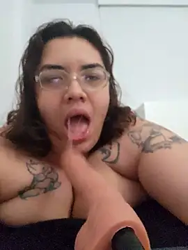 WitchiKitti online show from March 19, 2026, 5:22 am