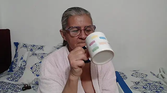 candy mature  online show from April 26, 2026, 1:47 am