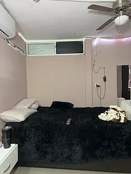 DarianaGuzz online show from January 24, 2025, 12:52 am