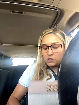 DarianaGuzz online show from October 21, 2025, 6:41 pm