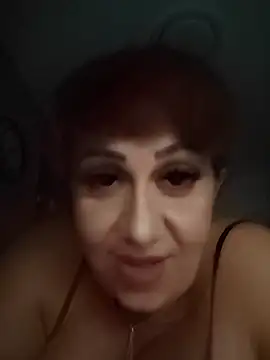 AvaLloyd online show from October 25, 2025, 3:07 pm