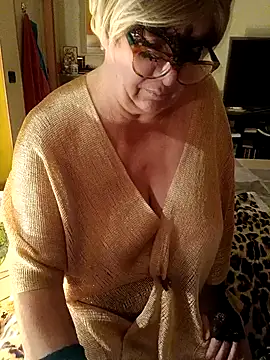 Snapshot of Glika chatting on December 15, 2024, 6:26 pm Glika online show from December 15, 2024, 6:26 pm