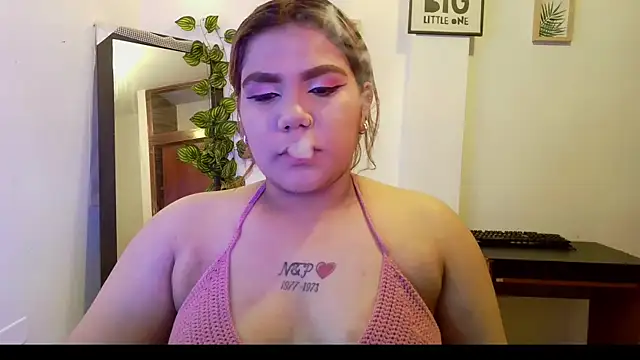 Snapshot of moon_sunflower chatting on July 8, 2026, 12:42 pm moon sunflower online show from July 8, 2026, 12:42 pm