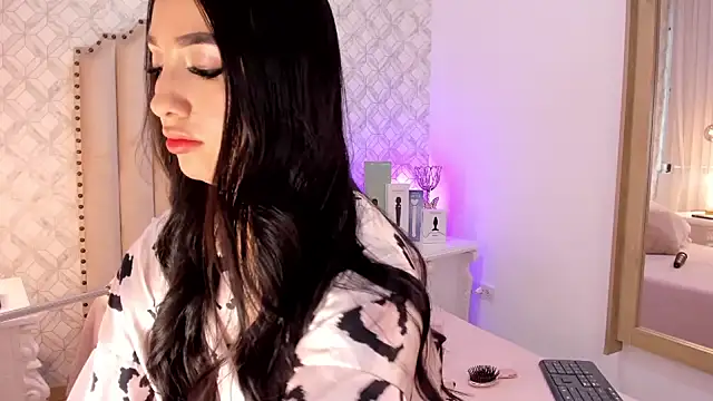 Snapshot of Charlotte__08 chatting on February 10, 2025, 8:31 pm Charlotte 08 online show from February 10, 2025, 8:31 pm