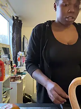 Snapshot of Bali_baddie_x chatting on February 6, 2025, 4:58 pm Bali baddie x online show from February 6, 2025, 4:58 pm