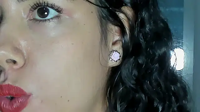 Snapshot of susana_monroy chatting on February 20, 2025, 11:43 pm susana monroy online show from February 20, 2025, 11:43 pm