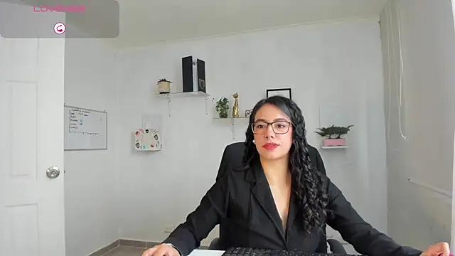 Snapshot of susana_monroy chatting on October 6, 2025, 5:54 pm susana monroy online show from October 6, 2025, 5:54 pm