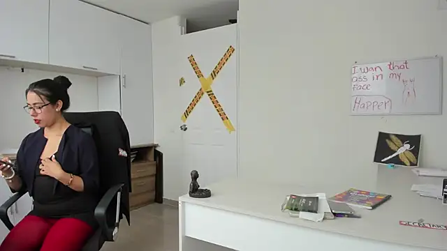 Snapshot of susana_monroy chatting on December 5, 2025, 5:20 pm susana monroy online show from December 5, 2025, 5:20 pm